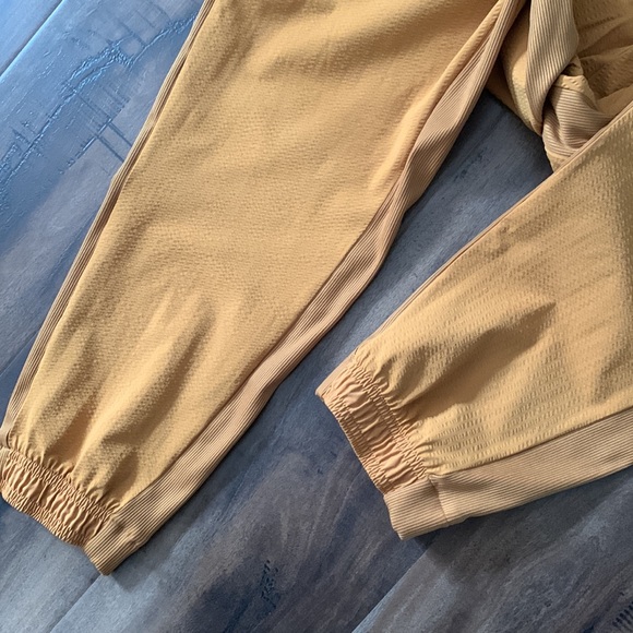 😍Athleta Textured Brooklyn Mustard Yellow Jogger😍 - Picture 11 of 13